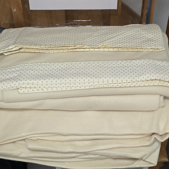 Fleece sheet set size twin 3 pieces taupe color - Picture 3 of 5